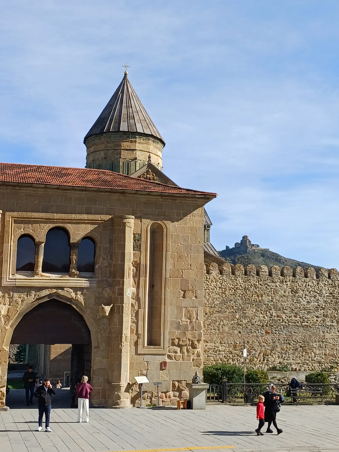 Ездили на экскурсию небольшой группой с гидом Ревазом