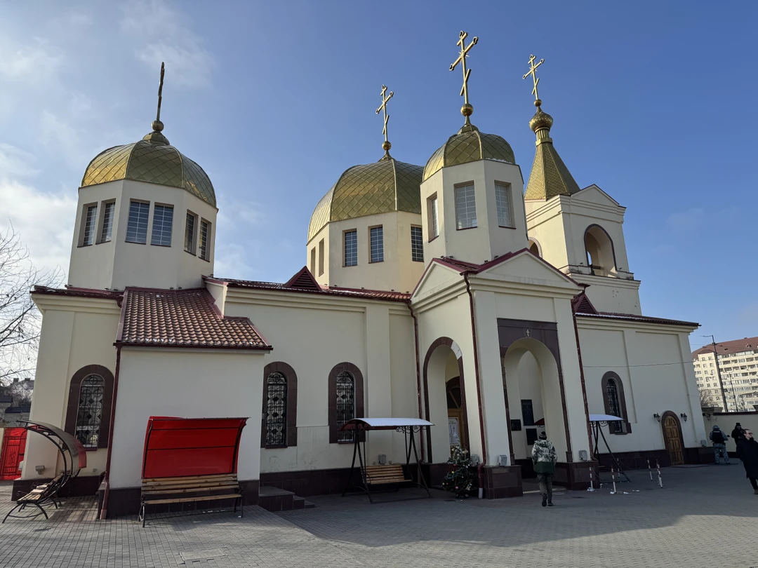 Большое спасибо Мансуру за замечательную экскурсию для нашей команды! Грозный встретил нас хорошей ясной погодой и