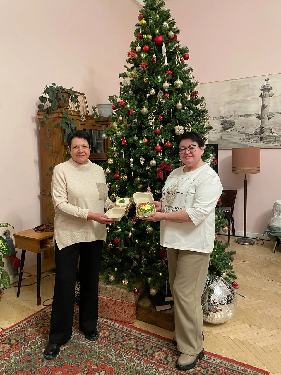 Мастер класс отличный! Машенька - душевный позитивный человек, увлеченная своим делом. Под ее чутким руководством мы