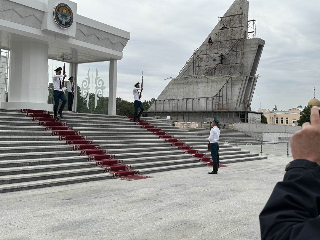Экскурсию брали для семьи: шесть человек, три поколения)))