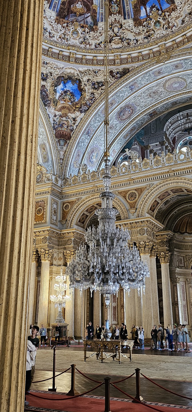 Друзья, сегодня с семьёй побывали в сказочном Стамбуле, который показал нам Кемаль. Получили незабываемые впечатления от