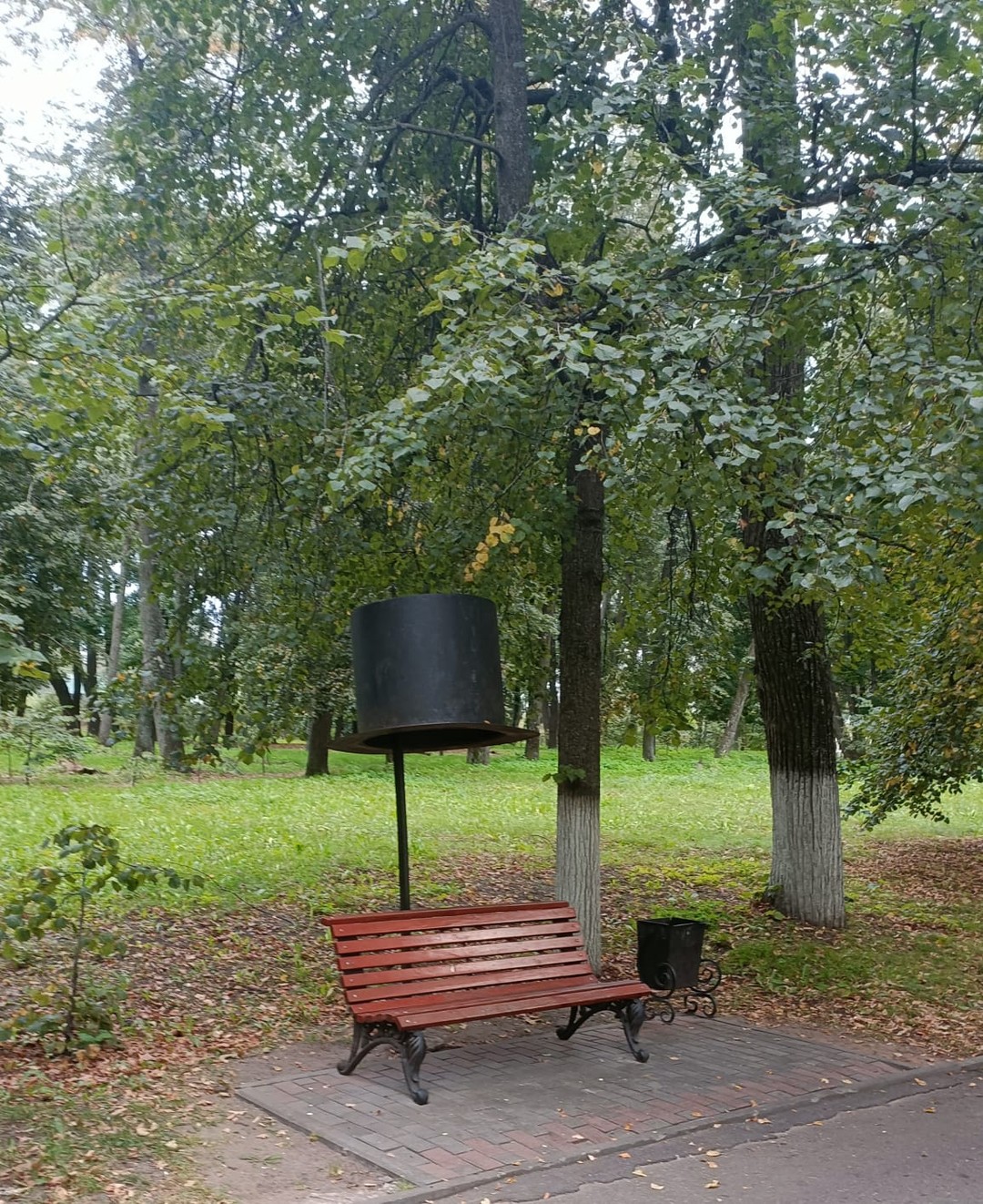 Замечательный город и замечательная экскурсия с замечательным Александром! И по городу проехали, и в красивых парках