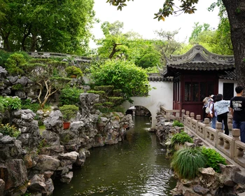 Встреча, размещение в отеле, сады Юйюань, набережная Бунд