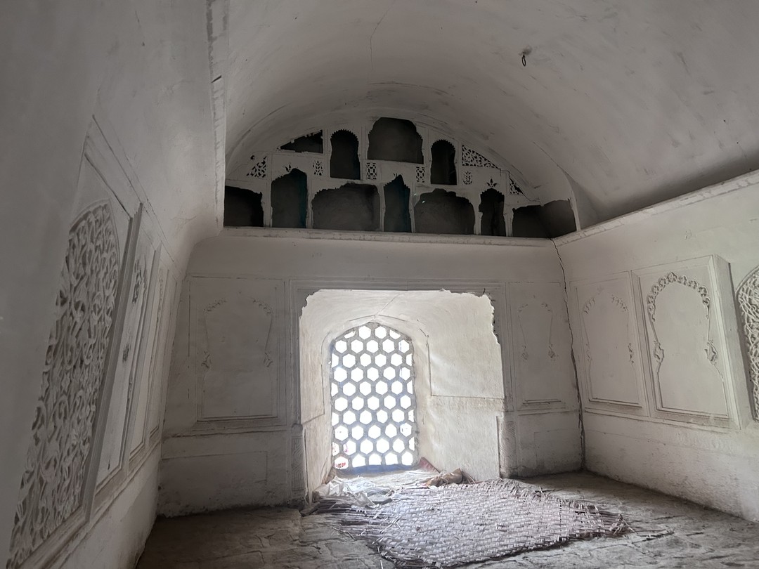 Благодарим Эльдара за экскурсию, за несколько часов погрузились в атмосферу старинного города, познакомились с уникальной архитектурой