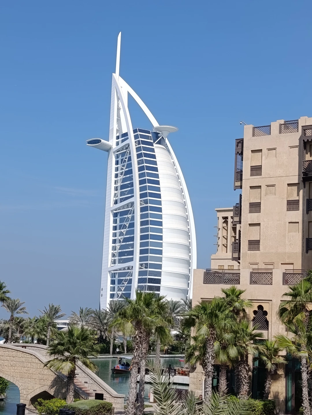 Вчера побывали на чудесной обзорной экскурсии по Дубаю. Все было хорошо организовано, спокойно и доброжелательно. Была