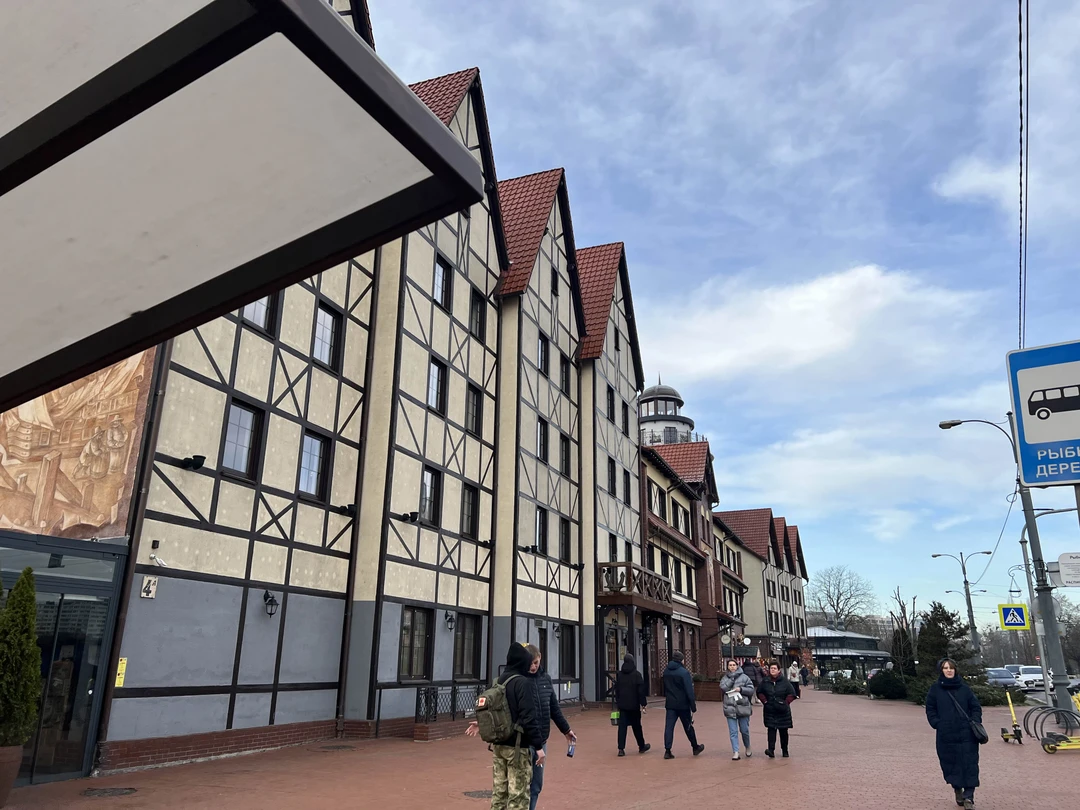 Очень удобный формат экскурсии. Мы прилетели рано, заселение в отдельный днем. Нас забрали прямо из аэропорта