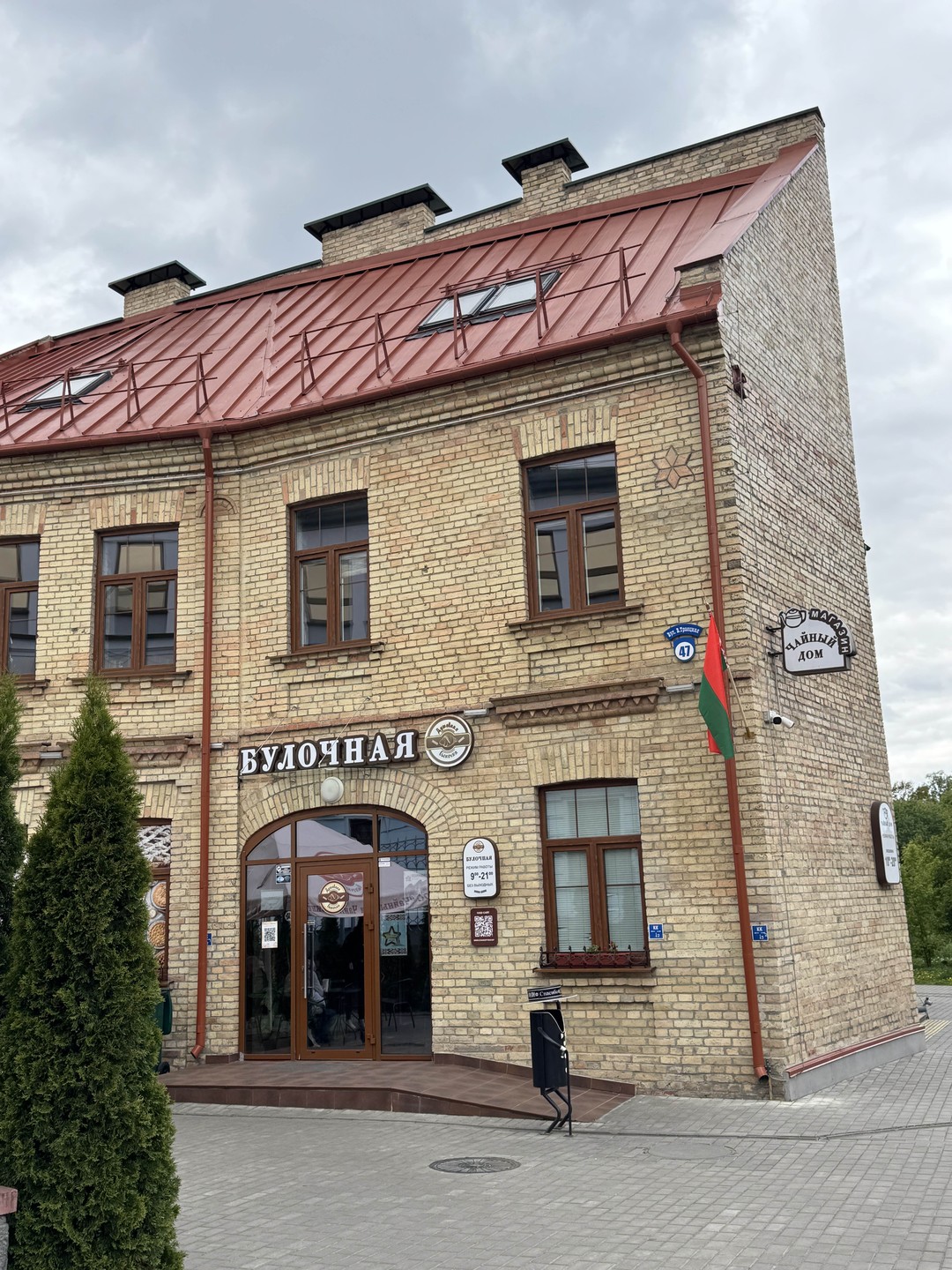 Интересная экскурсия. Нам все понравилось. Андрей рассказал много интересного, сводил нас туда, куда сами бы точно