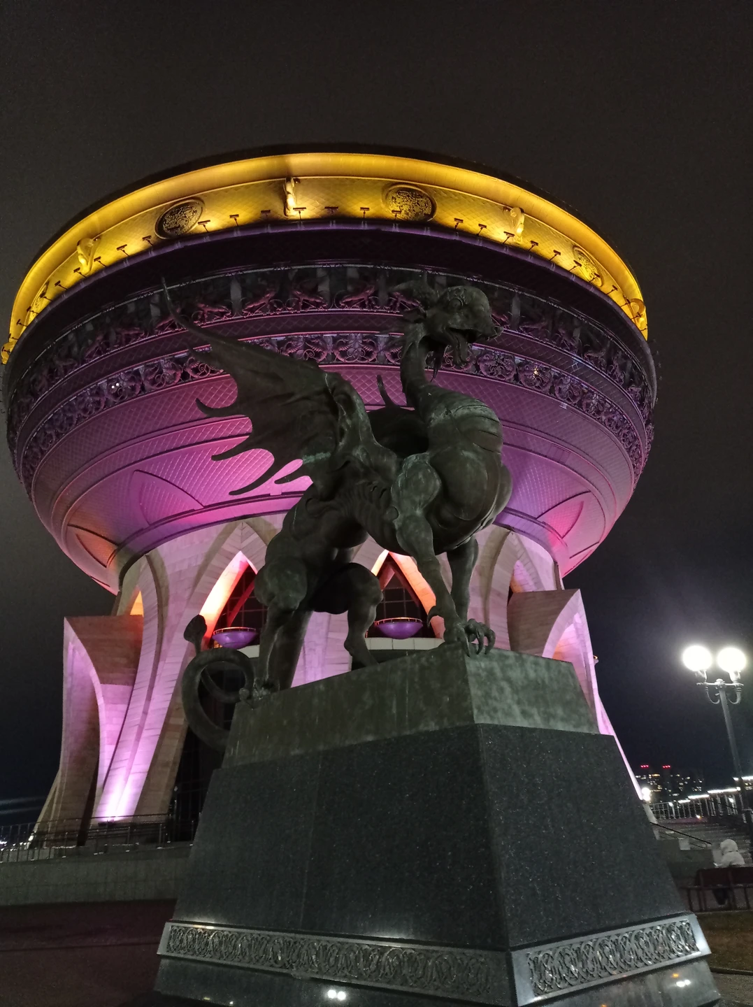 Ночная Казань очень красива. Экскурсия понравилась. Автобус комфортный с панорамными окнами. Очень удобно слушать экскурсовода на