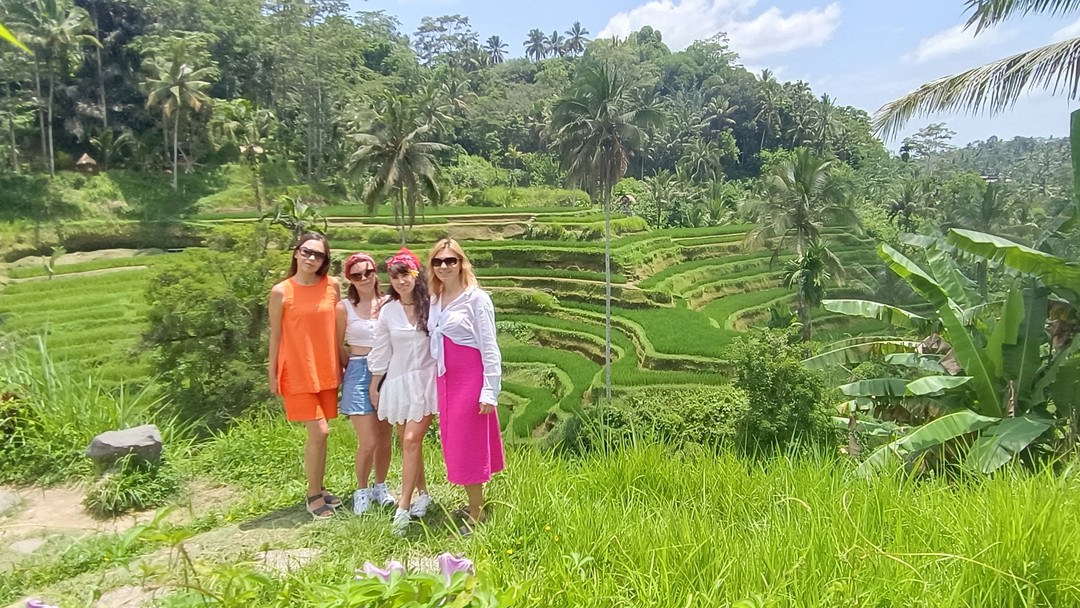 Огромная благодарность нашему гиду за замечательную экскурсию. Нам очень понравилось, осталось море впечатлений.