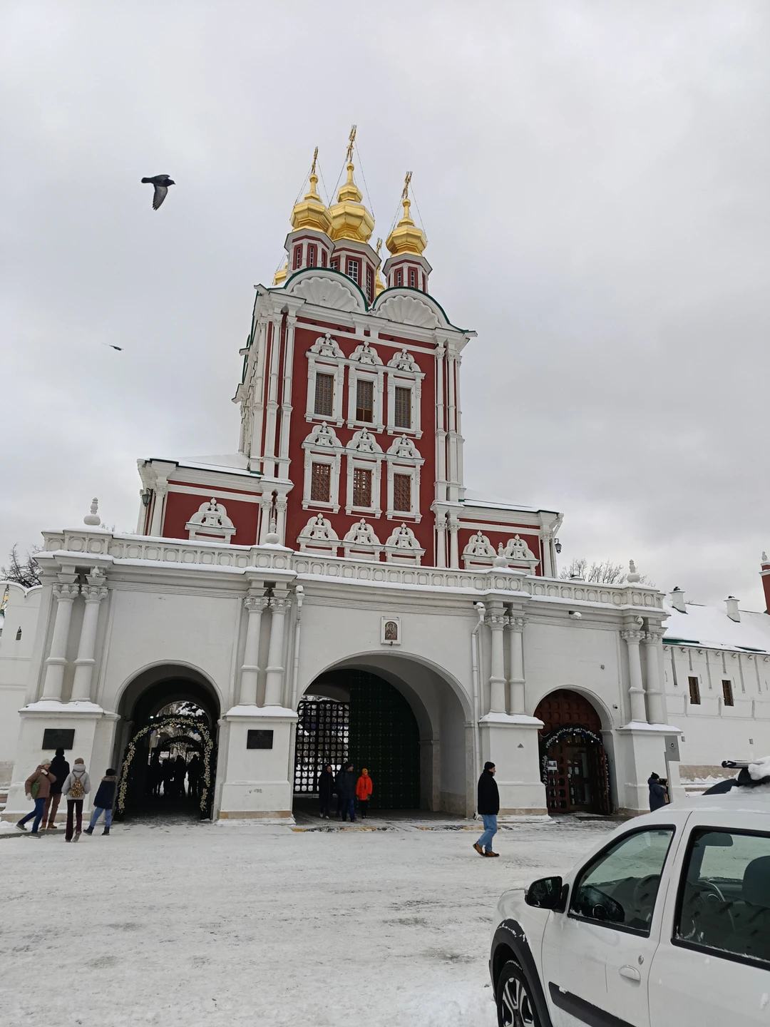 Отличная экскурсия, замечательный гид Надежда, три часа прошли как пять минут, уходить не хотелось, хотелось слу