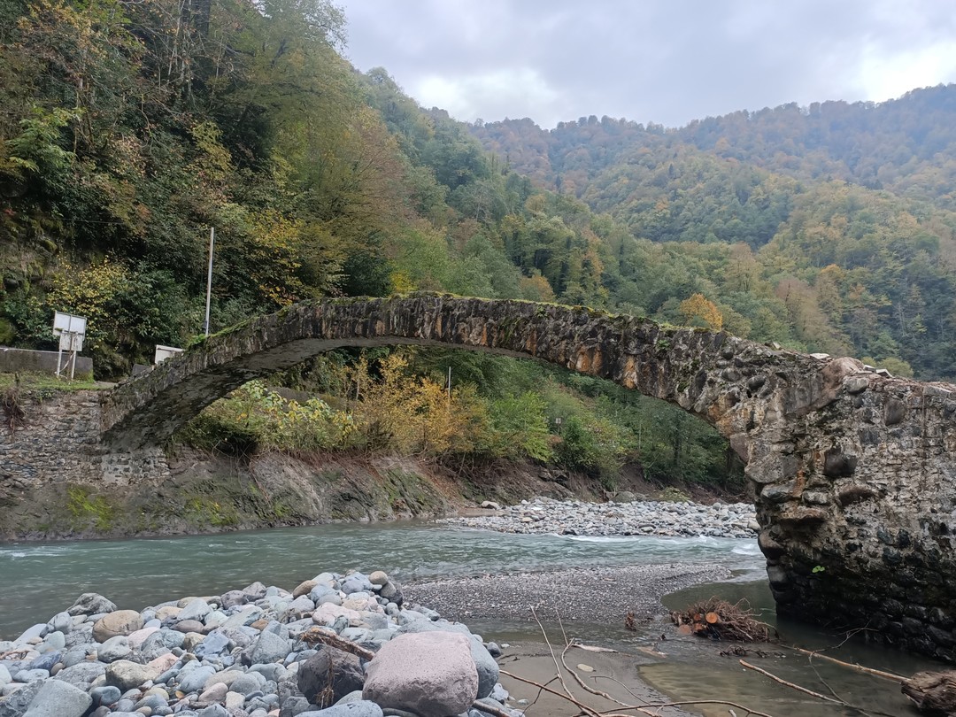 Просто восхитительно! Сердечное спасибо гиду Гиви за незабываемый день. в Мачахельском ущелье! Рассказывает интересно, в дороге