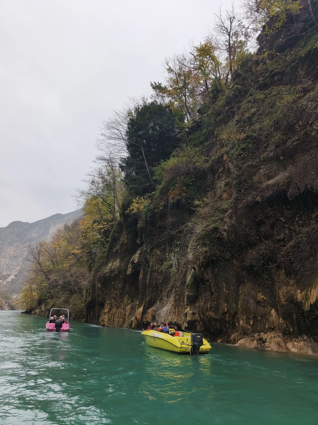 Гаджимагомед молодец, встретил, отвёз после экскурсии в нужное нам место, учёл все пожелания, жаль время пролетело