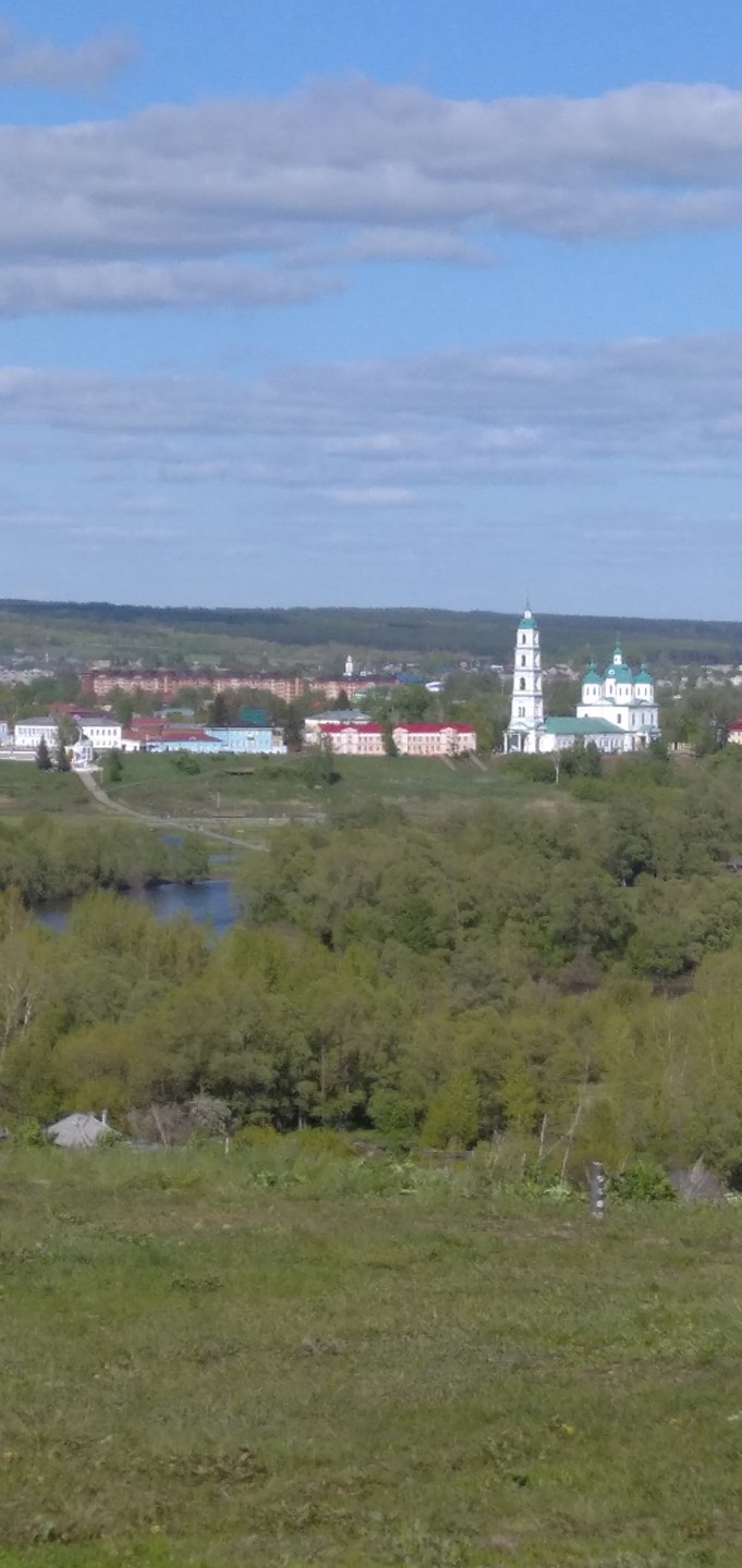 Экскурсия отличная. Может менее насыщенная, чем по другим дальним направлениям, но вид с "Чертового" Городища стоит