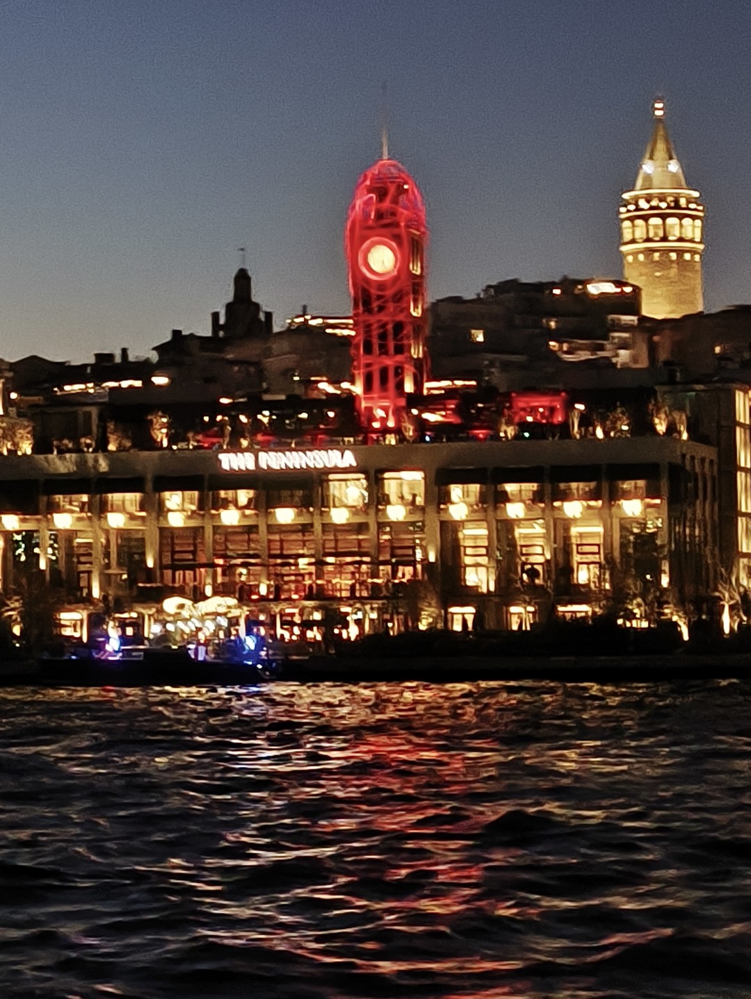 Экскурсия замечательная, мы остались в полном восторге. Ездили 31 декабря на 18ч Босфор в огнях просто