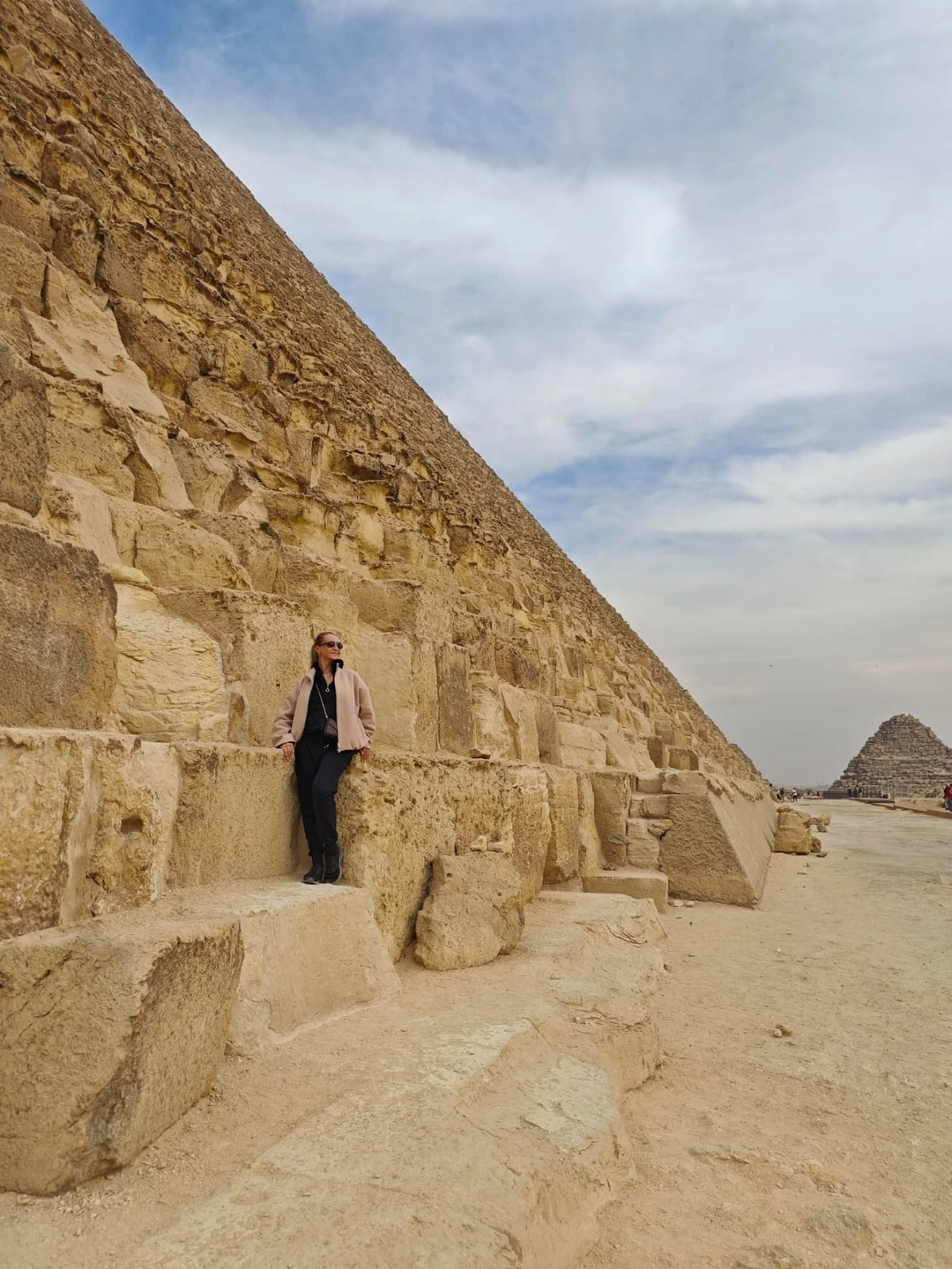 Это одна из лучших экскурсий в моей жизни. Самуил великолепно обрадован, очень корректный, интеллигентный. Знает очень