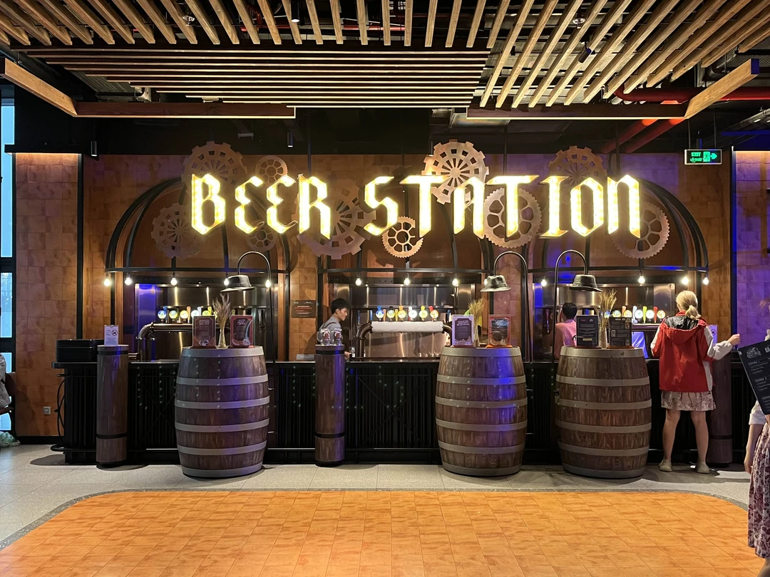 Мы попали в тайфун и поэтому данная экскурсия не особо удалась. Золотой мост был закрыт и