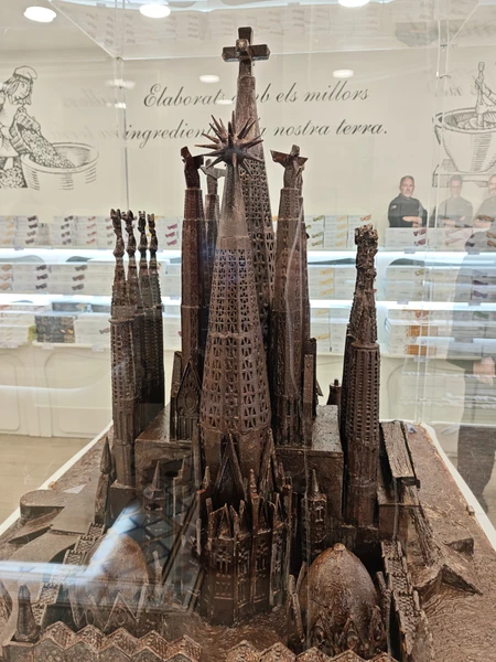 Эмоции зашкаливают, город Барселона очень понравился, он такой разный с богатой культурой и историей, за столь