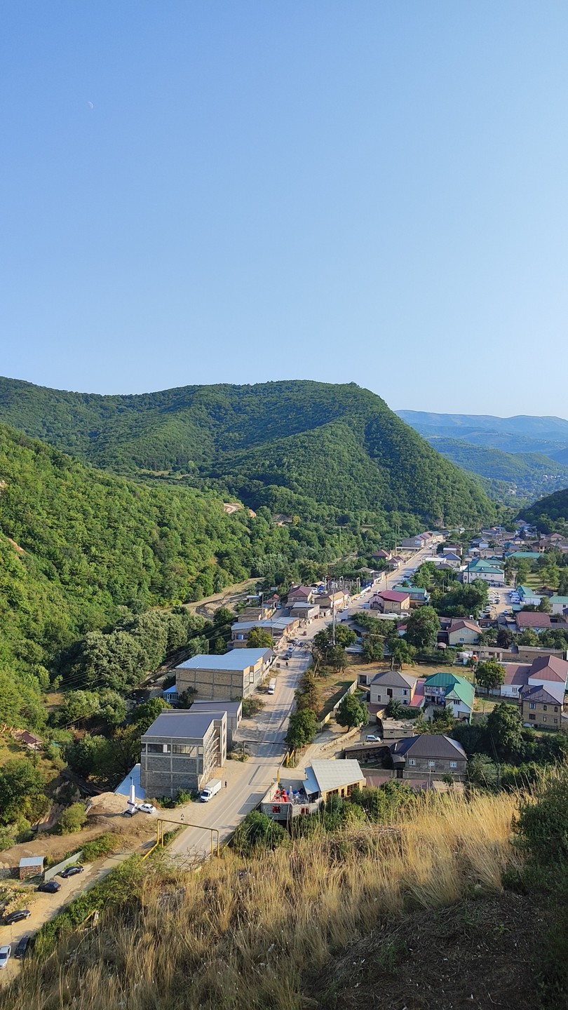 Насыщенная программа. Наибольшее впечатление осталось от природного моста. Сам переход к нему уже приключение: путь пролегает