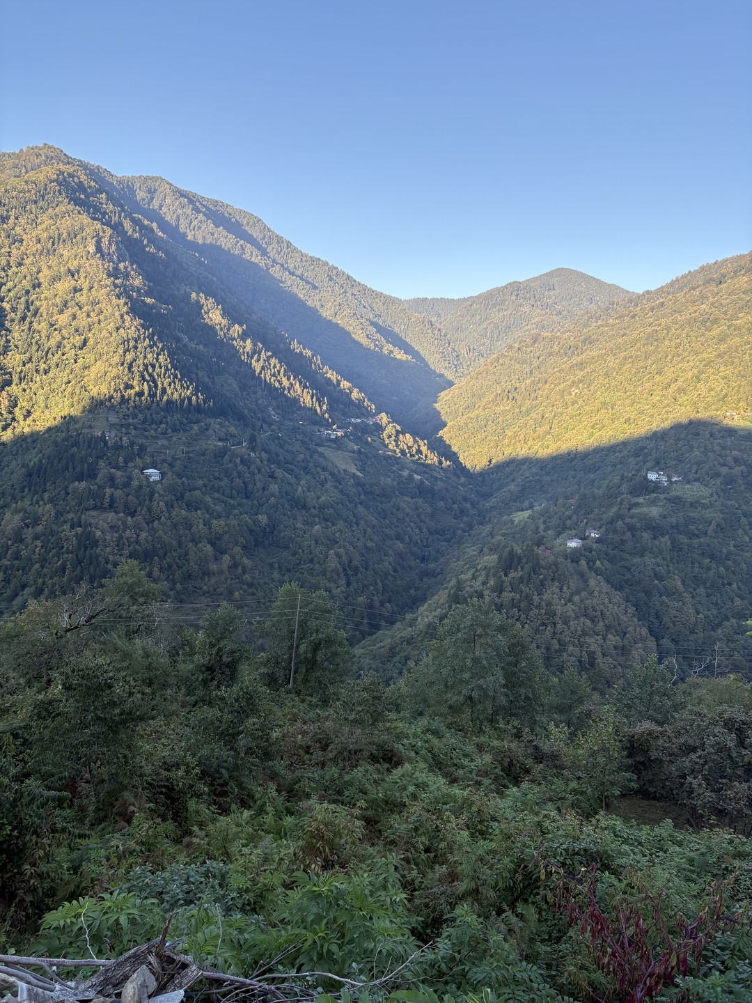Поездка оставила невероятные впечатления! Увидели потрясающие горные пейзажи, сделали множество красивых фотографий. Особенно запомнилось яркое застолье
