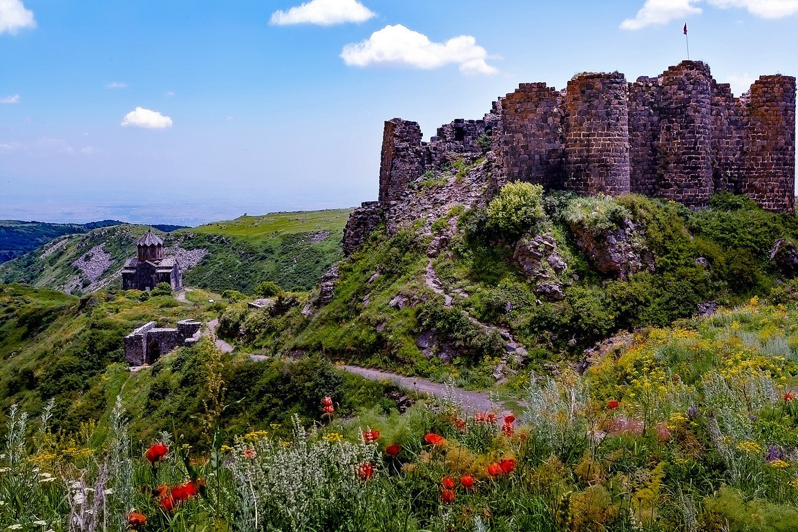 Фото Армянское наследие: монастыри Ованаванк, Сагмосаванк и крепость Амберд