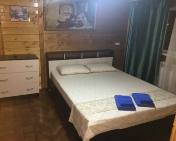 Торжественная линейка, песни под гитару у костра, ретродискотека