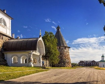 Секирная гора, Свято-Вознесенский скит и Ботанический сад