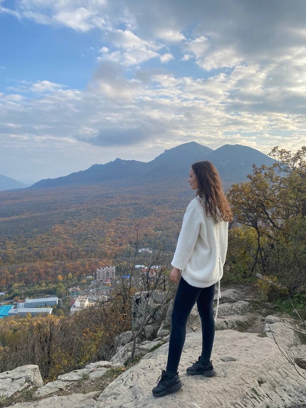 Всегда мечтала совершить восхождение на гору, и я бесконечно благодарна Егору, что он помог мне в