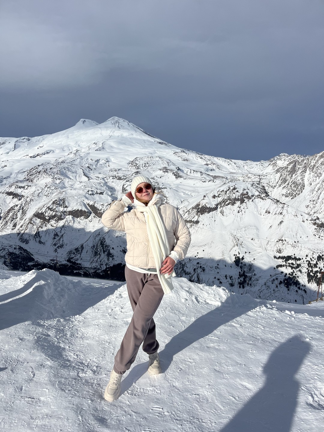 Мы приехали на 10 дней в Нальчик и, конечно, первым пунктом было посещение Эльбруса. Ислам согласовал