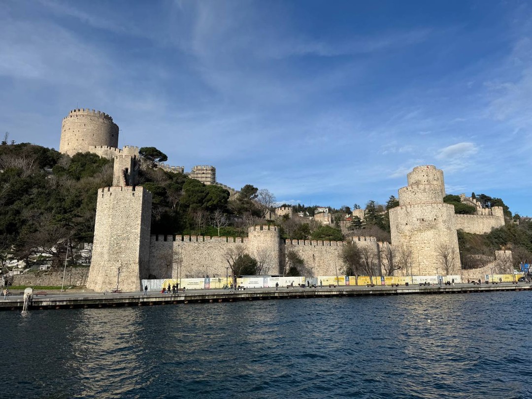 Брали экскурсию большое путешествие по Стамбулу с завтраком и обедом. Из отеля и обратно до отеля