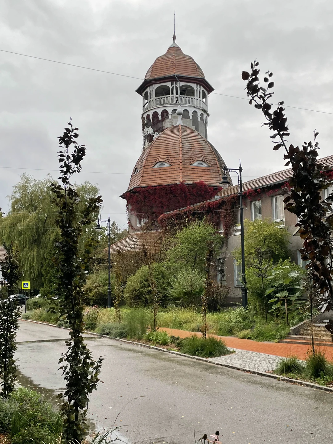 Антон прекрасный экскурсовод, водитель (комфортное и безопасное вождение) и человек! Спасибо огромное за нашу поездку. Всё