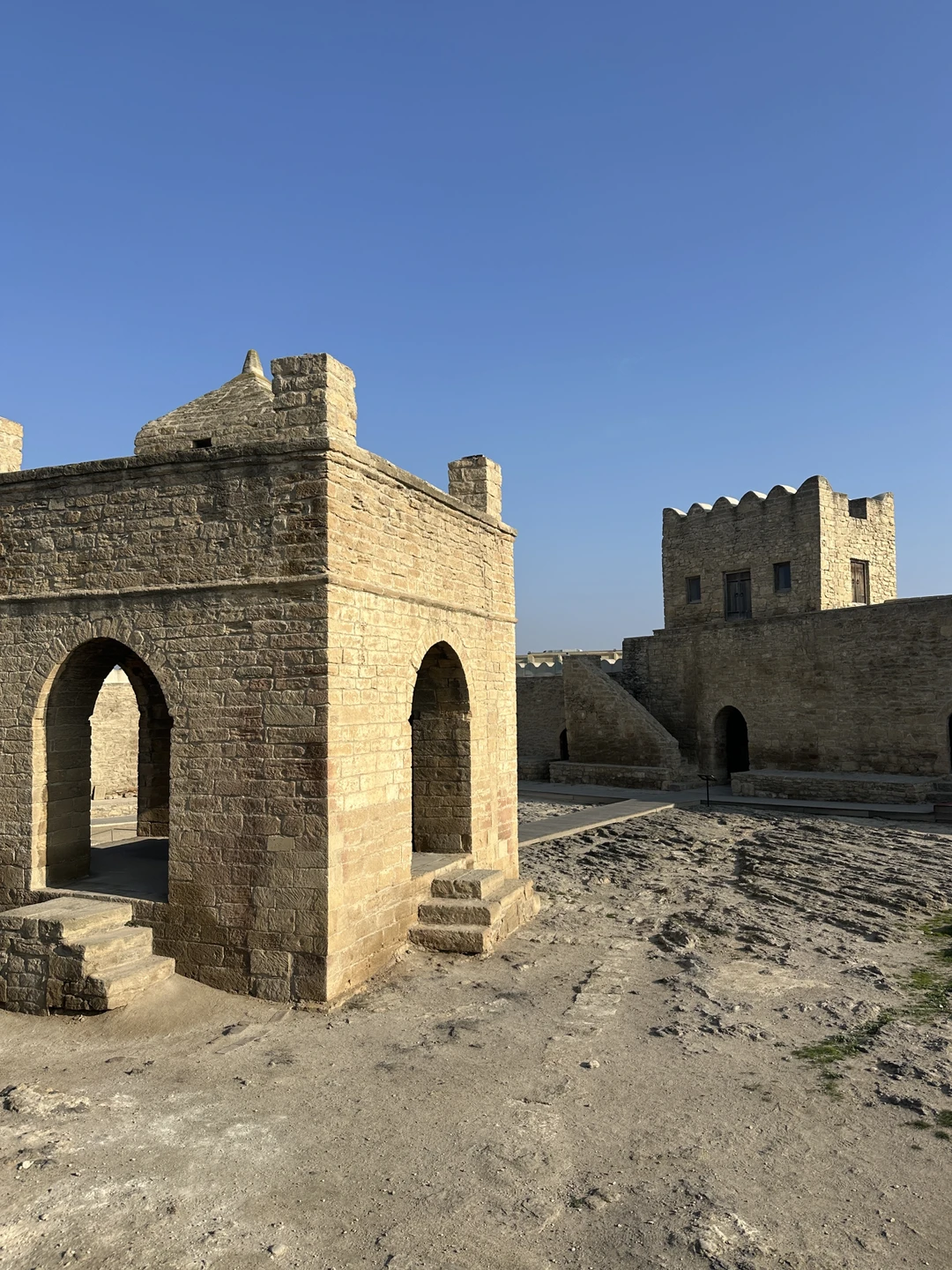 Искала именно экскурсию, в которой можно посмотреть одновременно Хызы, Масазыр и Атешгях, поэтому эта экскурсия идеально