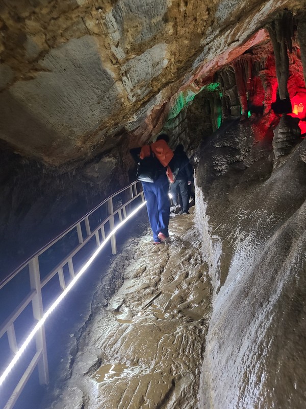 Сказочная пещера Шихуа - из Пекина