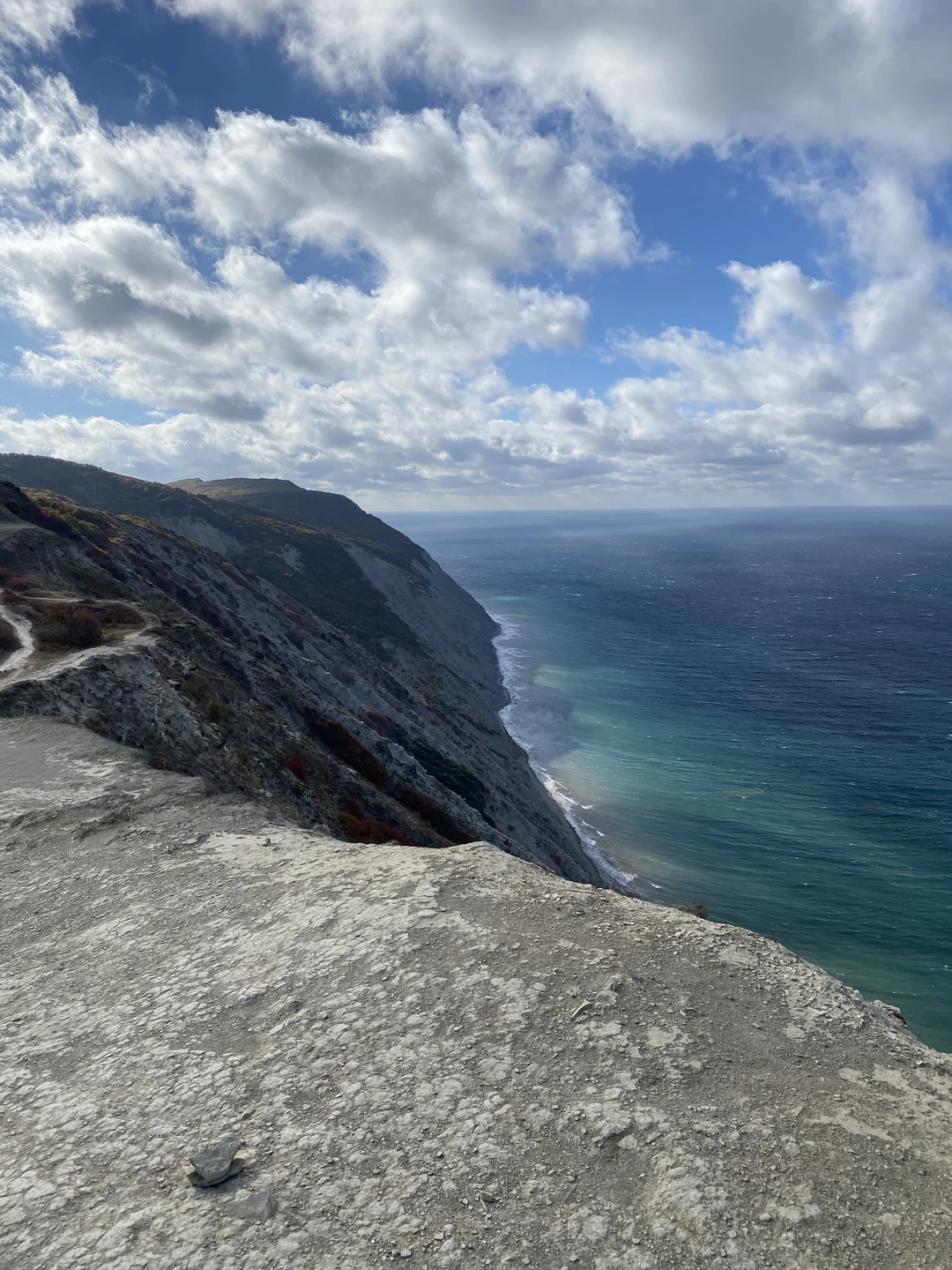 Лучшего гида, чем Юрий, я пожалуй еще не встречала. Экскурсия отличная. Авто лучше всяких похвал. 4