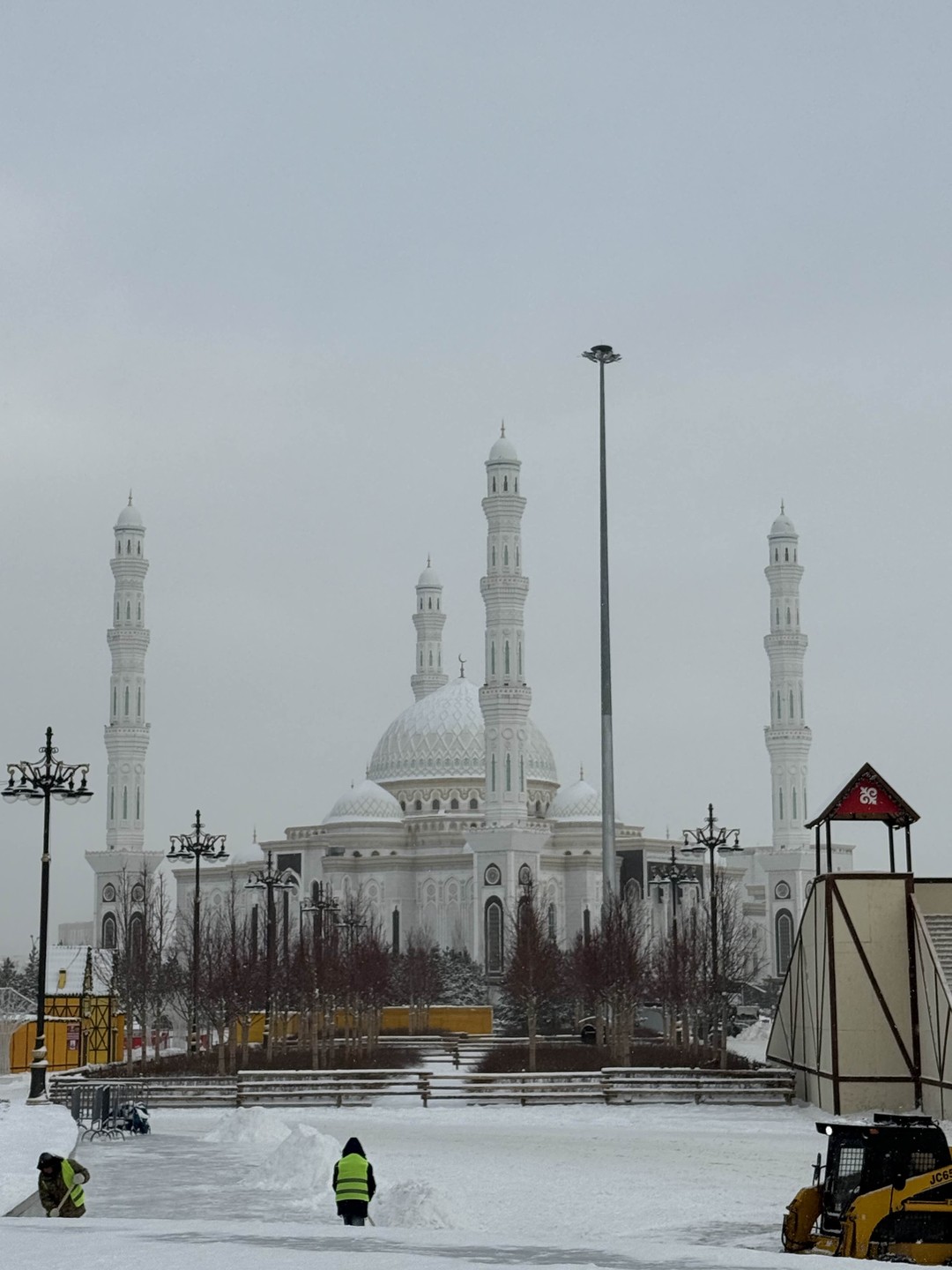 Первый раз в Астане и я не ошиблась с выбором! Жанар-замечательный,высокопрофессиональный экскурсовод,который обладает глубокими знаниями по