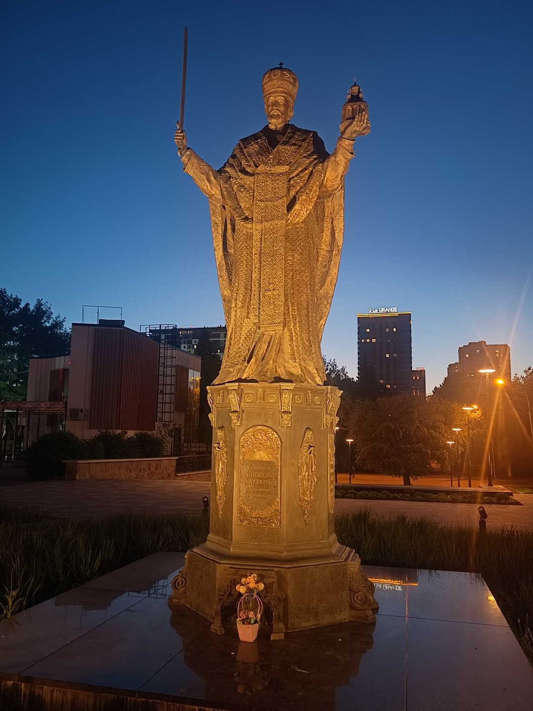 Хочу выразить огромную благодарность Виктору за вечернюю поездку по столице Сибири. Ваше великолепное знание каждого уголка