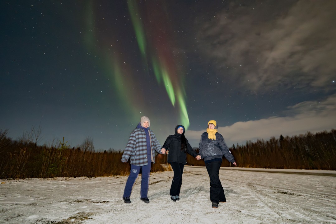 Всё хорошо организованно. машина комфортная,в машине было 6 человек,для нас это было важно. потому что ехать