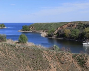 Экскурсия, отдых на пляже, переход в бухту у села Горноводяное
