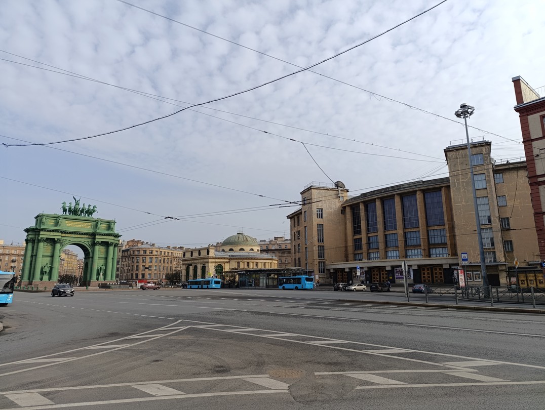 Классная пешеходная экскурсия. Всем рекомендую. Узнал много нового о конструктивизме и истории. Гид увлекательно обо всём рассказал.