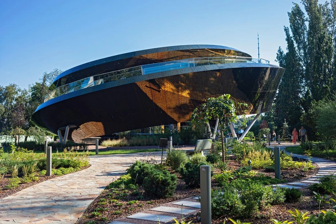 «Лента Мёбиуса»