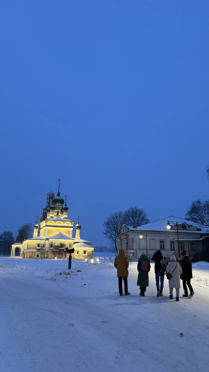 У нас был очень душевный, хороший гид, который терпеливо и качественно провел нас по городу, учитывая все наши запросы и нюансы) большое спасибо!