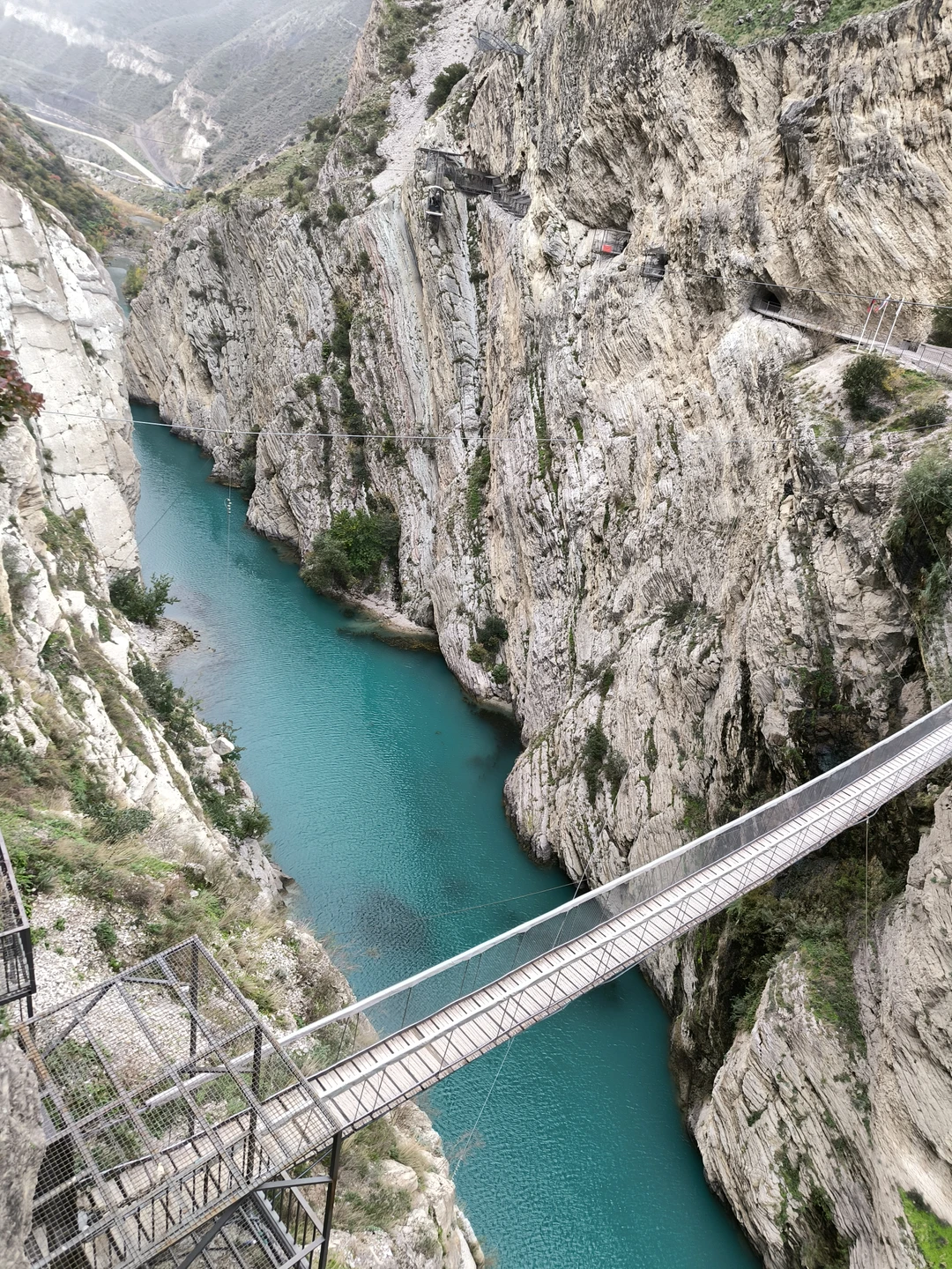 Экскурсия по Сулакскому каньону превзошла ожидания. Магомед оказался настоящим профессионалом: отлично ориентируется на местности, делает остановки