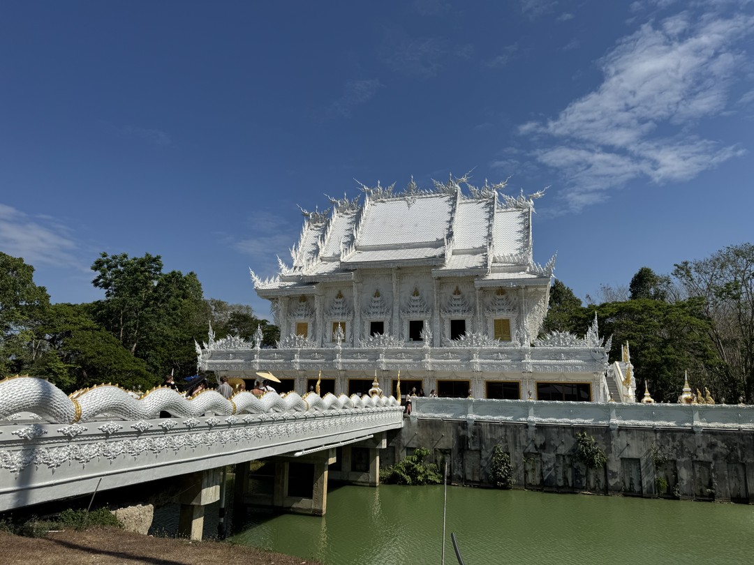 Однозначно рекомендуем Владимира! Человек эрудированный и очень комфортный в общении. Время пролетело незаметно. Владимир прекрасно знает
