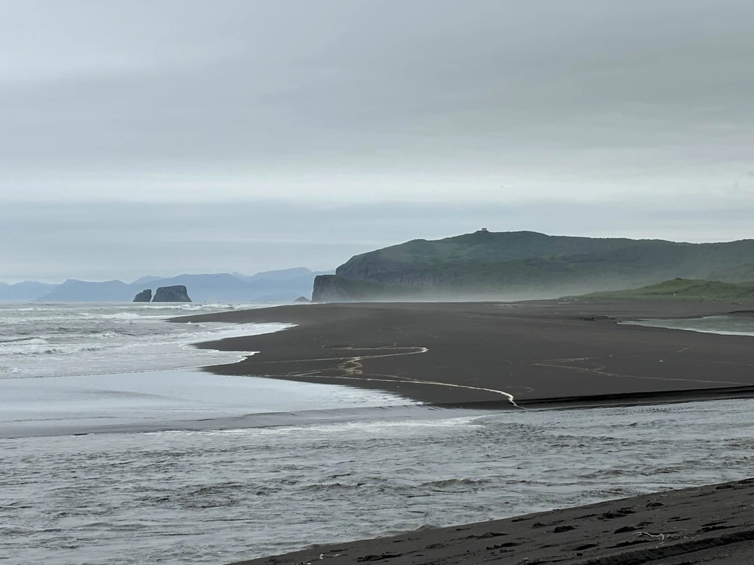 Большой семьей мы побывали на Камчатке: двое взрослых и 4 наших детей: 12,10,7 лет и малышка 9 месяцев! Благодаря гиду Сергею, мы полюбили этот край!