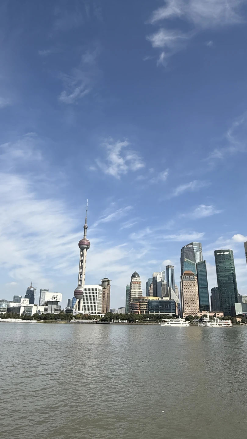 У меня была пересадка 17 часов в Шанхае, раньше я в этом городе не была и