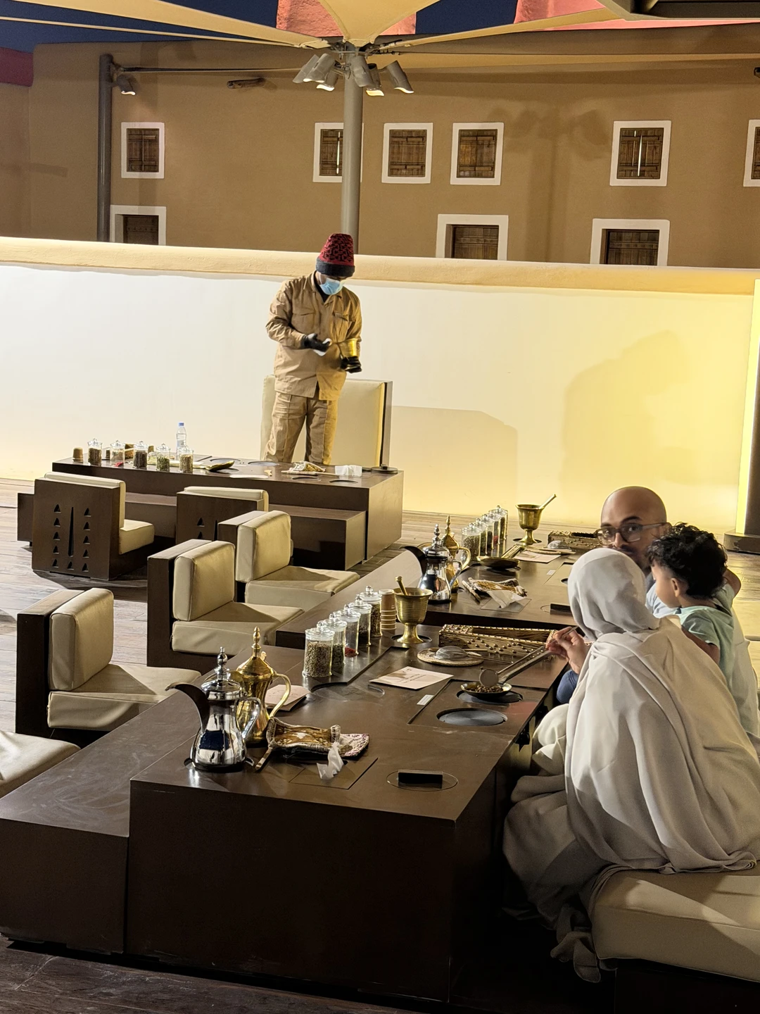 Отличный гид и человек! С утра до позднего вечера показывал нам город, без спешки и суеты. . было максимально комфортно и весело!