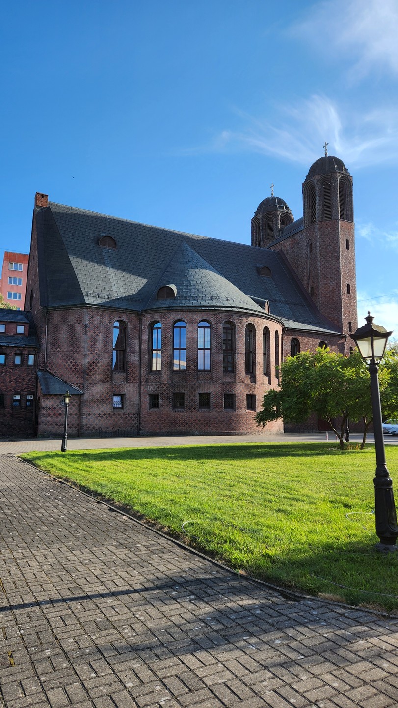 Замечательная расслабленная прогулка с Сергеем, не перегруженная историческами фактами и датами. Собор и окрестности произвели впечатление,