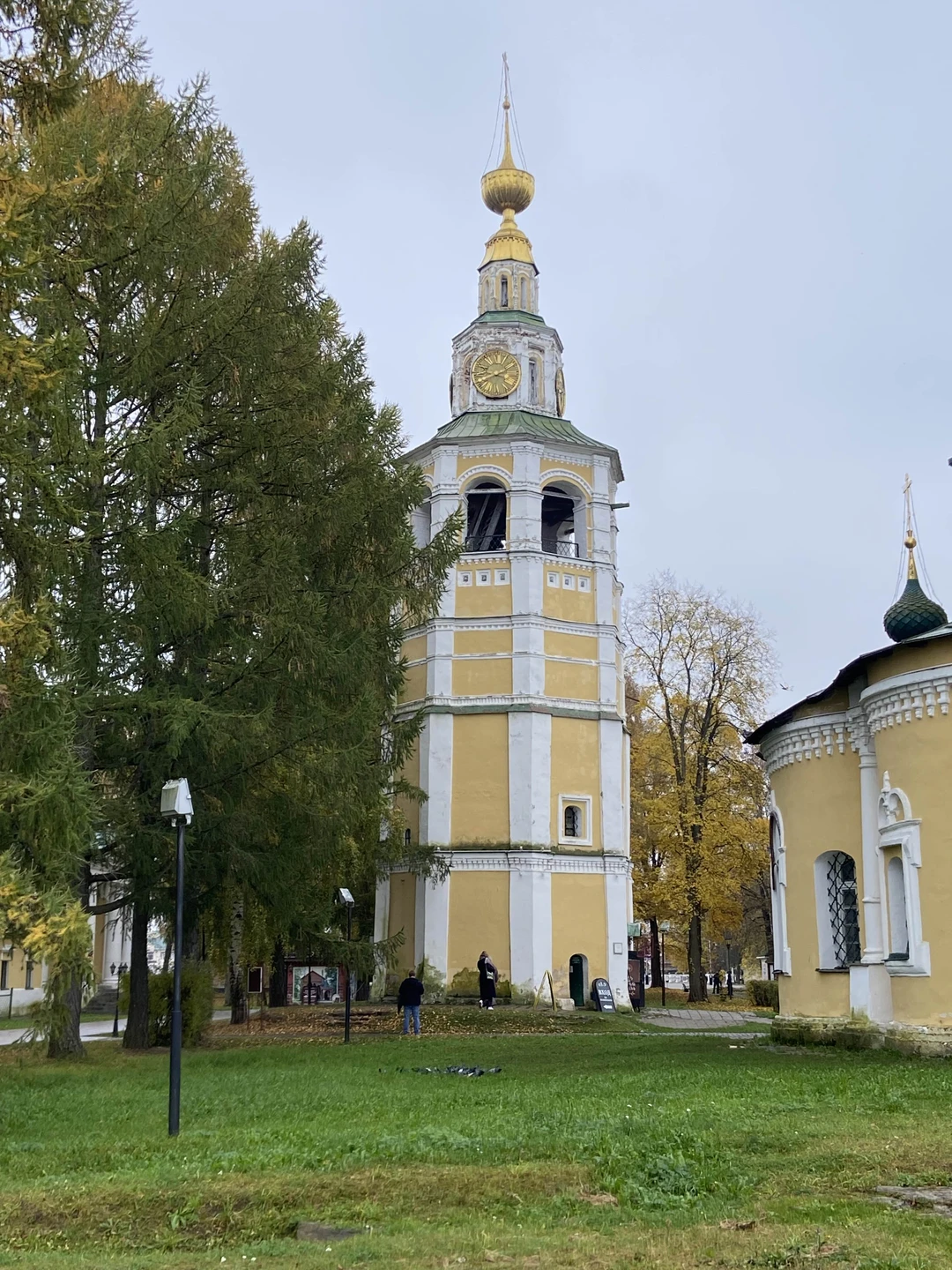 Хоть и произошла накладка с предоставлением гида на забронированное время, Нас присоединили к другой индивидуальной экскурсии!