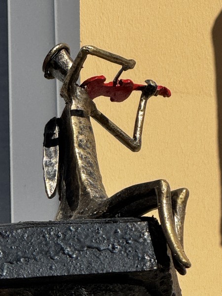 Однозначно рекомендую! Если еще выбираете с кем вам начать знакомство с городом, то это наш гид