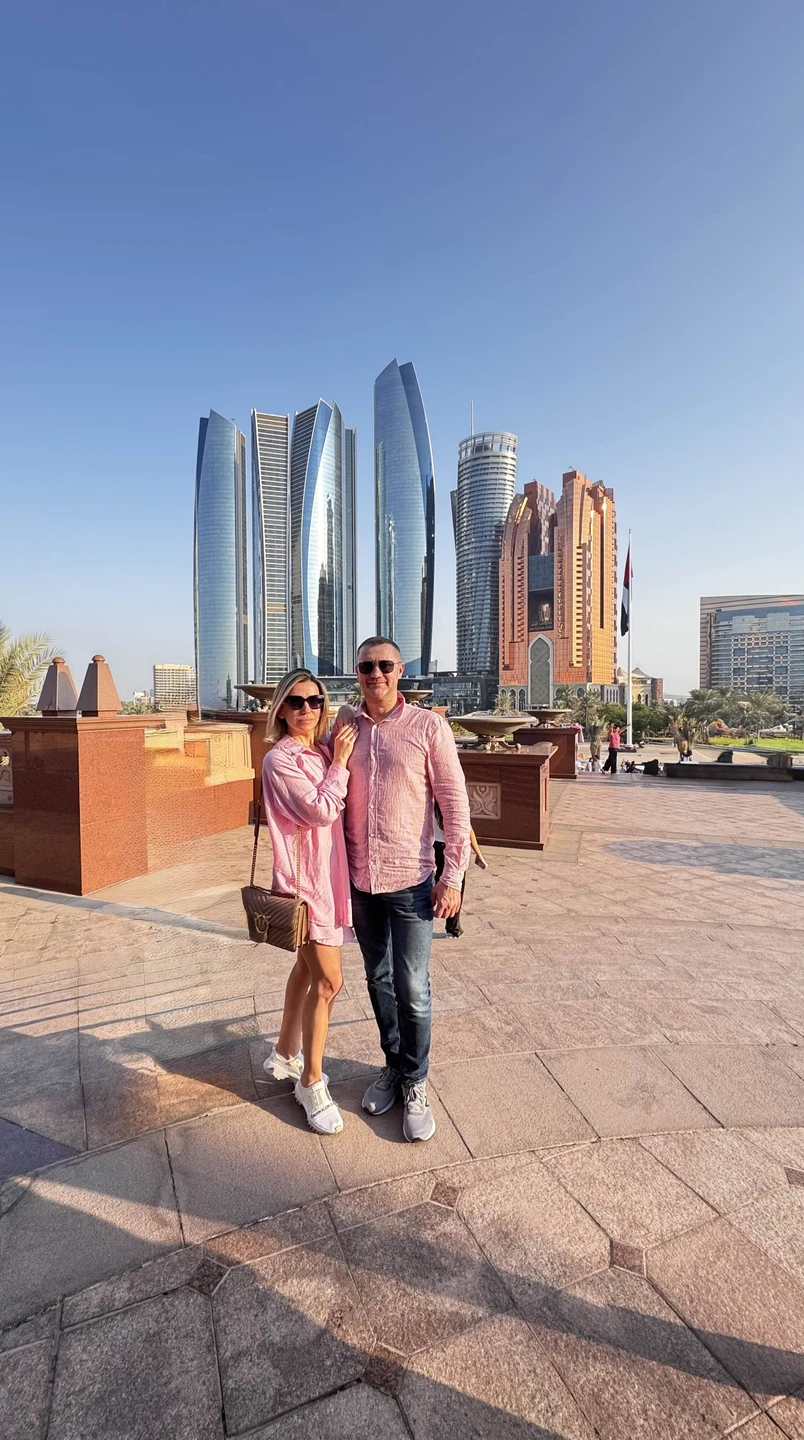 Брали обзорную экскурсию по Дубаю. Гид рассказал все хорошо и подробно, на любые вопросы отвечал легко и быстро