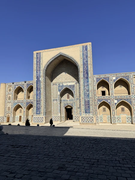 Очень классная экскурсия, экскурсовод Ислом знает, о чем рассказывает, очень дружелюбный, отвечал на все-все вопросы, сохранял